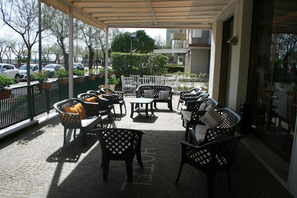 Hotel Mare Pesaro Exterior foto