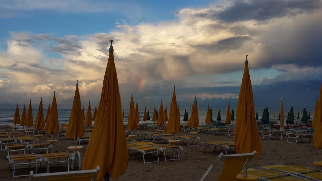 Hotel Mare Pesaro Exterior foto
